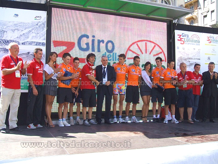 GIRO DELLA LUNIGIANA 2009 - Premiazione della Toscana, che è risultata la migliore squadra in assoluto (maglia arancio)