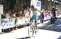 Il kazako Maxat Ayazbayev al traguardo della 1a tappa da Casano a Carrara Il kazako Maxat Ayazbayev al traguardo della 1a tappa da Casano a Carrara