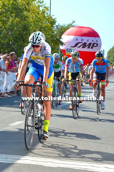 GIRO DELLA LUNIGIANA 2015 (terza tappa) - Il corridore del Friuli Venezia Giulia Alberto Giurato (n.35) mentre taglia il traguardo a Luni