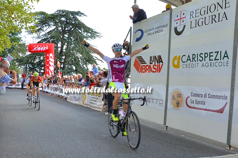 GIRO DELLA LUNIGIANA 2015 (Seconda Tappa) - Il trentino Nicola Conci taglia a braccia alzate l'arrivo in salita di Fosdivono vincendo su Riccardo Lucca (Veneto) e il leader della corsa Daniel Savini (Toscana)