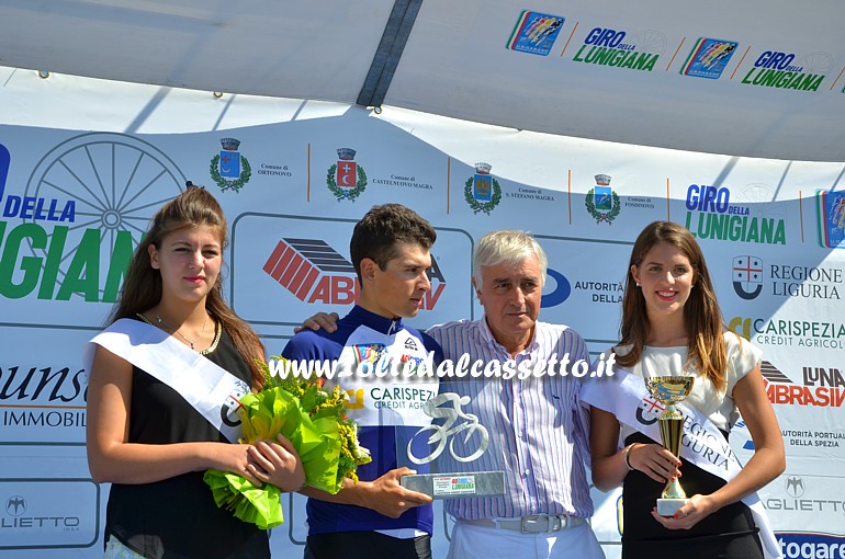 GIRO DELLA LUNIGIANA 2015 - Il toscano Tommaso Fiaschi si  aggiudicato la "Maglia Blu Carispezia" (primo nella Classifica a Punti). E' stato premiato da Alessandro Coppola