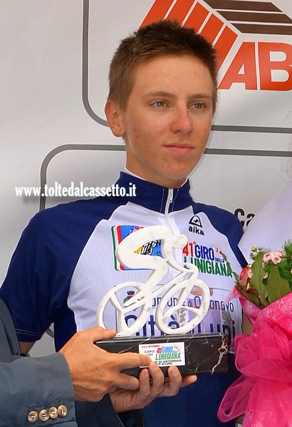 GIRO DELLA LUNIGIANA 2016 - Tadej Pogacar durante le premiazioni indossa la maglia blu della classifica stranieri