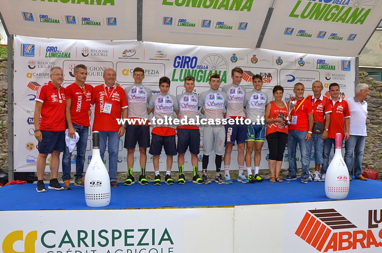 GIRO DELLA LUNIGIANA 2016 (Ortonovo) - Sul palco delle premiazioni dirigenti e corridori del team Toscana primo nella Classifica a Squadre