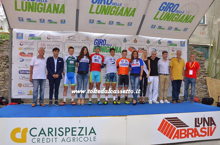 GIRO DELLA LUNIGIANA 2016 (Ortonovo, terza tappa) - A conclusione della 41a edizione della corsa la foto finale con atleti e organizzatori