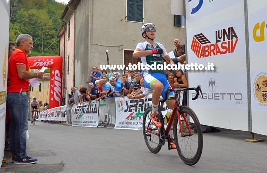 GIRO DELLA LUNIGIANA 2016 - Lo sloveno Tadej Pogacar (n.35) vince in solitaria l'ultima tappa con arrivo ad Ortonovo paese