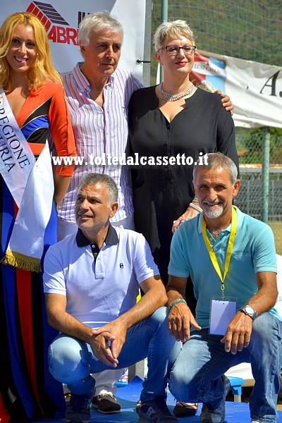 GIRO DELLA LUNIGIANA 2017 (Luni) - Sul palco delle premiazioni Daniela Isetti vice-presidente della Federciclismo e Alessandro Coppola presidente dell'UC Casano e organizzatore della corsa