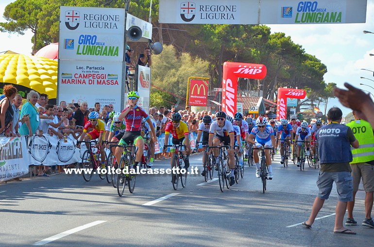 GIRO DELLA LUNIGIANA 2017 - Il veneto Lorenzo Giopp vince allo sprint la prima tappa con arrivo alla Partaccia di Marina di Massa