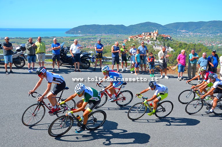 GIRO DELLA LUNIGIANA 2017 (Terza Tappa)- Il toscano Andrea Innocenti (n.86) tallonato dal tedesco Juri Hollmann (n.14) affronta la salita di Ortonovo che i corridori hanno percorso due volte