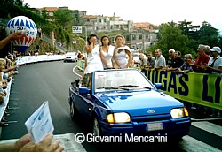 Le miss in passerella automobilistica Le miss in passerella automobilistica