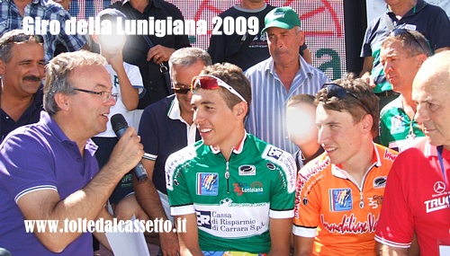 GIRO DELLA LUNIGIANA 2009 - Intervista di rito per Simone Antonini attorniato da numerosi tifosi giunti dalla Toscana