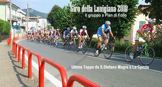 GIRO DELLA LUNIGIANA 2010 - Il gruppo transita a Pian di Follo durante l'ultuma tappa da Santo Stefano di Magra a La Spezia