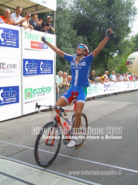 GIRO DELLA LUNIGIANA 2011 -  Simone Andreetta taglia il traguardo in solitaria e vince la seconda tappa con arrivo a Bolano