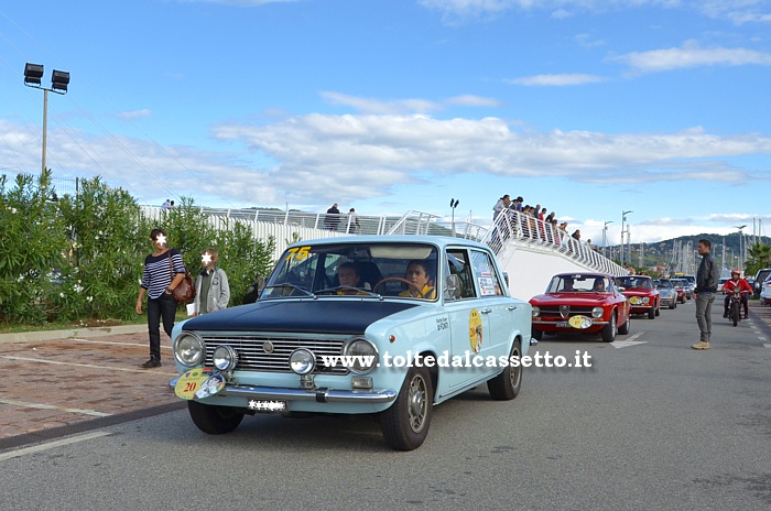 EVA AL VOLANTE 2013 - Una Fiat 124, vettura prodotta dal 1966 al 1974