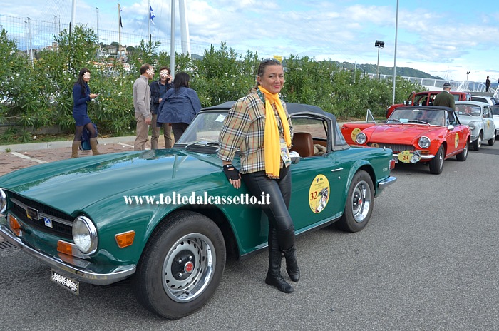 EVA AL VOLANTE 2013 - Profilo di Triumph TR6, vettura sportiva prodotta dal 1968 al 1976
