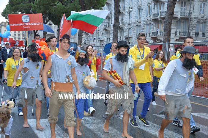 FESTA DELLA MARINERIA 2013 - L'equipaggio del veliero spagnolo Atyla durante la parata nel centro storico della Spezia