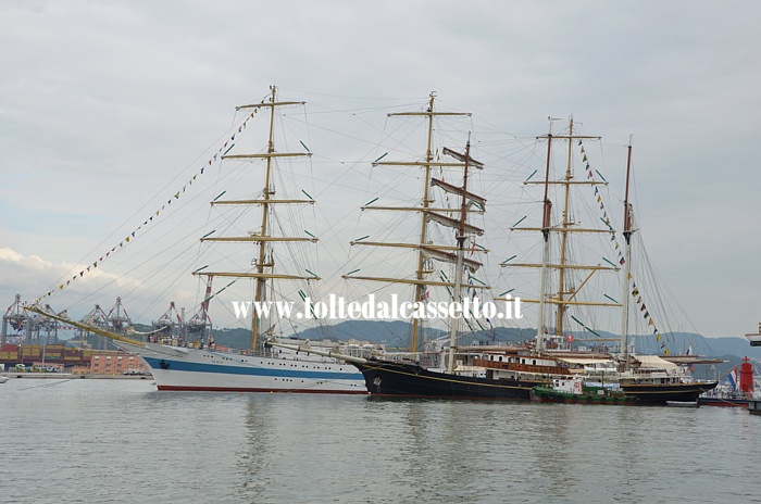 LA SPEZIA (Festa della Marineria 2013) - La Mir (Russia) e la Gulden Leeuw (Olanda) ormeggiate al Molo Italia