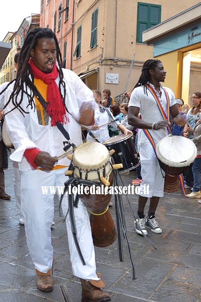 FESTA DELLA MARINERIA 2013 - Alcuni musicisti accompagnano la parata degli equipaggi Tall Ships con ritmi e sonorit afro-cubane