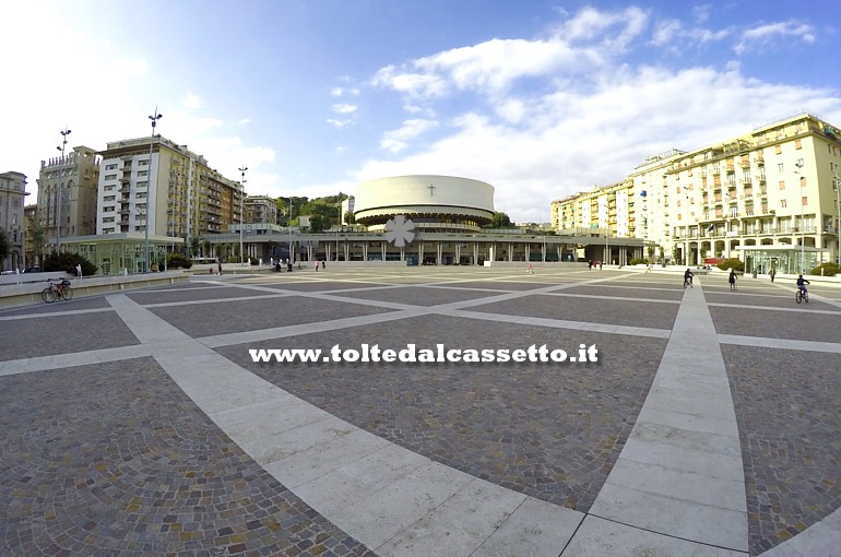 LA SPEZIA - Panoramica di Piazza Europa e Cattedrale di Cristo Re