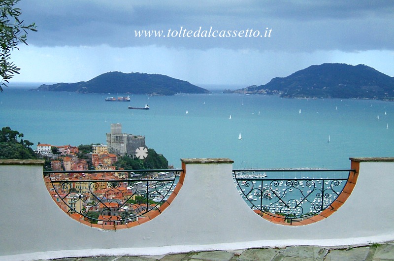 LERICI - Panorama con Portovenere e le isole prima dello scatenarsi di un temporale