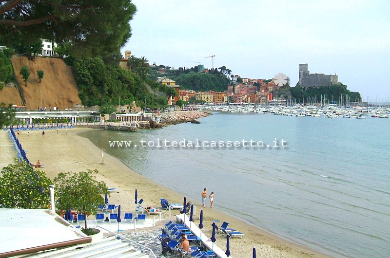 LERICI (SP) - La spiaggia del Lido (Bandiera Blu) e il castello