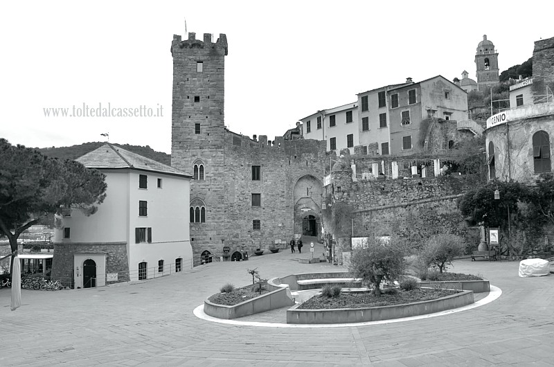 PORTOVENERE - Torre Capitolare e antica porta medievale di accesso al nucleo storico