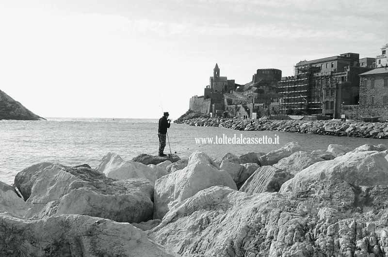 PORTOVENERE - A pesca sulla scogliera