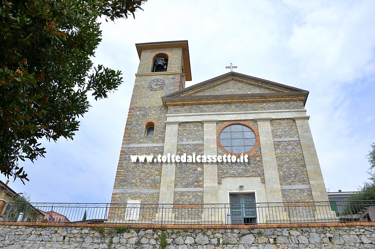 TELLARO - La Chiesa di Santa Maria Stella Maris  una location molto ricercata per i matrimoni in quanto dal suo piazzale la vista spazia su tutta la parte terminale del Golfo dei Poeti