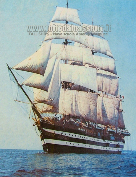 TALL SHIPS - La nave scuola Amerigo Vespucci in navigazione a vele spiegate