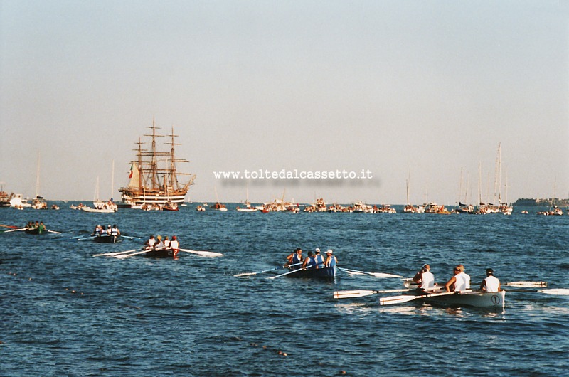 GOLFO DELLA SPEZIA - La Vespucci durante la sfilata del Palio 2007