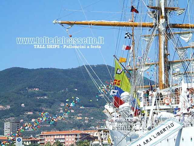 TALL SHIPS - Al Molo Italia della Spezia palloncini a festa per la fregata Libertad