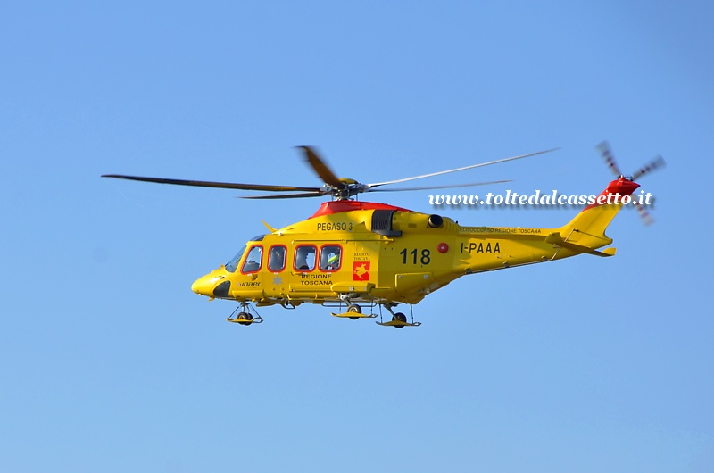 AEROPORTO DI MASSA / CINQUALE - Pegaso 3 (Elisoccorso 118 - Regione Toscana) si alza in volo