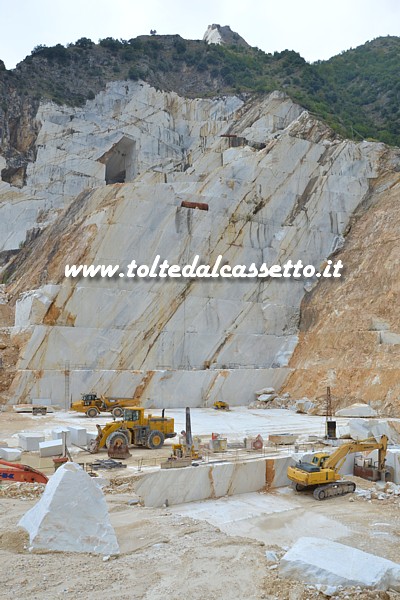 ALPI APUANE - La prima cava di marmo che si incontra sul versante di Torano