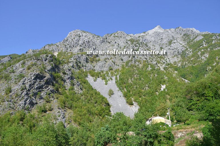 ALPI APUANE - Crinale delle montagne nella vallata di Vinca