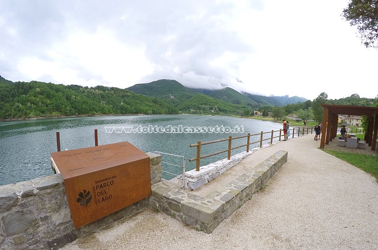LAGO DI GRAMOLAZZO - Il Belvedere del Parco del Lago sulla sponda a nord