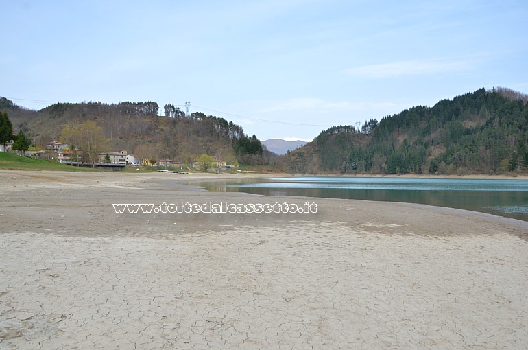 LAGO DI GRAMOLAZZO - Il letto dell'invaso durante un periodo di secca