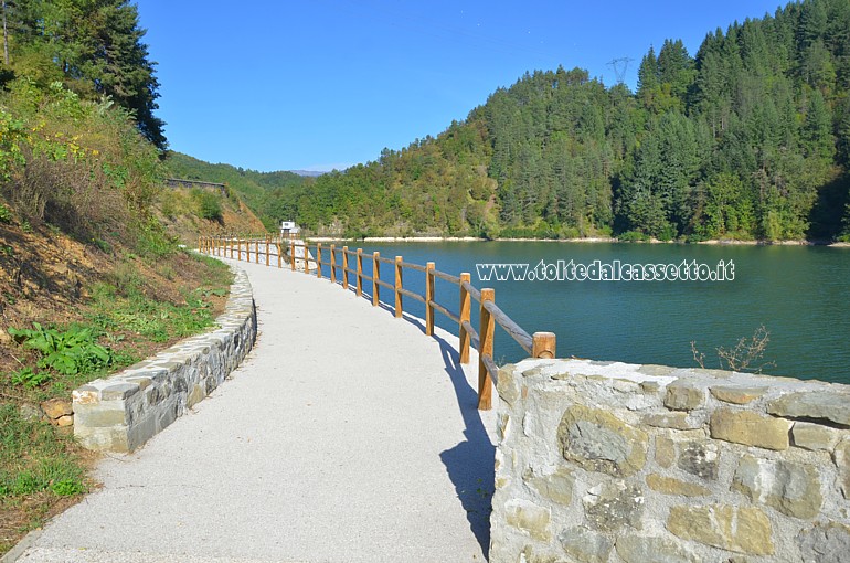 LAGO DI GRAMOLAZZO - Il tratto ciclo-pedonale realizzato col settimo lotto dei lavori