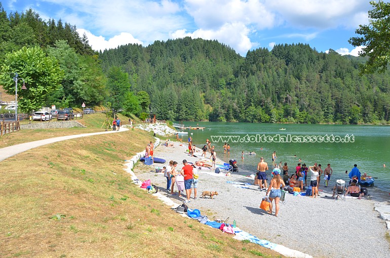 LAGO DI GRAMOLAZZO - La spiaggia della sponda a nord