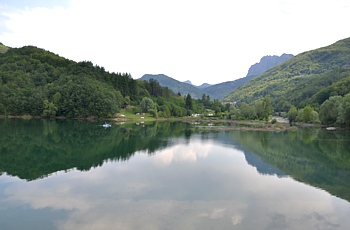 ALPI APUANE - Le montagne si specchiano nel Lago di Gramolazzo