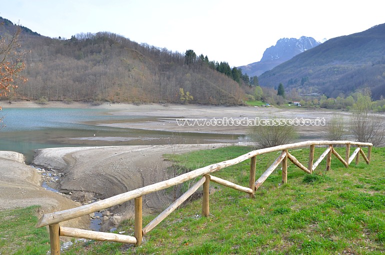 LAGO DI GRAMOLAZZO - Paesaggio durante uno svuotamento