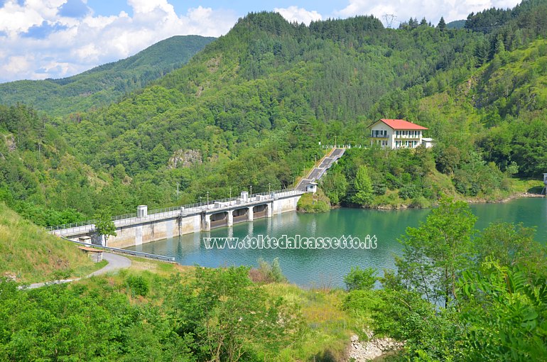 LAGO DI GRAMOLAZZO - Paesaggio sul lato ad est nei pressi della diga