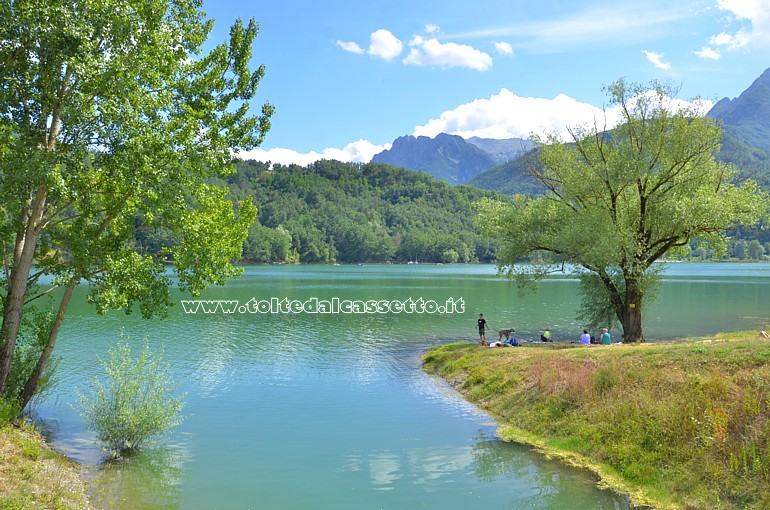 LAGO DI GRAMOLAZZO - Panorama dalla sponda a nord