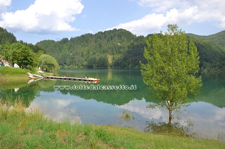 LAGO DI GRAMOLAZZO - Pontile sulla sponda destra prima della riqualificazione