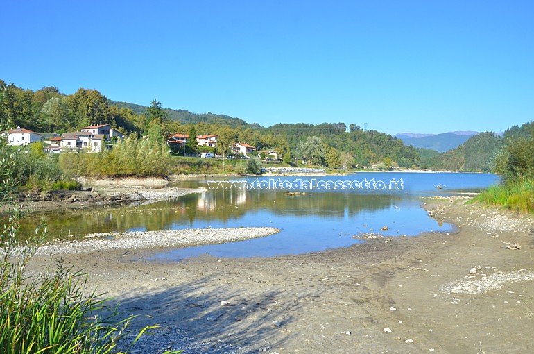 LAGO DI GRAMOLAZZO - Punto dove il fiume Serchio si immette nell'invaso