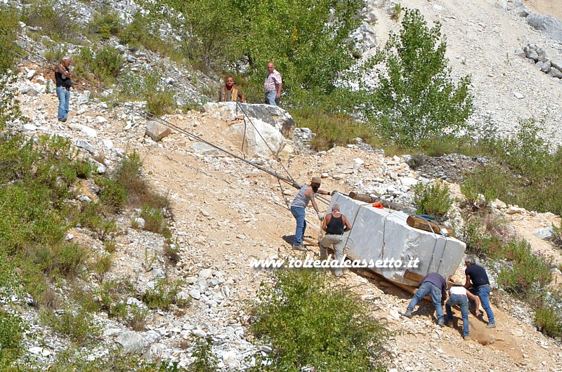 ALPI APUANE (Lizzatura Storica) - Il blocco di marmo scivola lentamente a valle