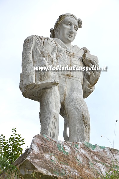 ALPI APUANE (Mortarola di Bedizzano) - "Spartano" (monumento al cavatore di tutti i tempi), scultura in marmo di Mario Del Sarto