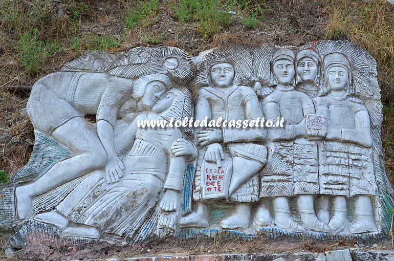 ALPI APUANE (Mortarola di Bedizzano) - "Cerca il bene che  in te...", scultura in marmo di Mario Del Sarto