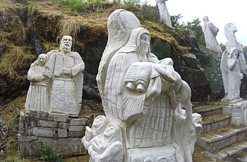 MORTAROLA DI BEDIZZANO - La scultura "Madre Teresa" di Mario Del Sarto