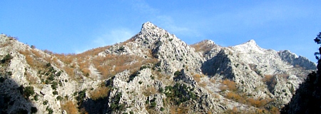 ALPI APUANE - Questo  il tipico ambiente "lunare" che si riscontra addentrandosi nelle valli delle montagne