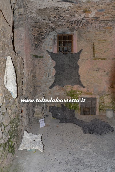 TORANO (Notte e Giorno 2016) - Passaggio coperto con sculture-mosaico di Antonio Delli Carri