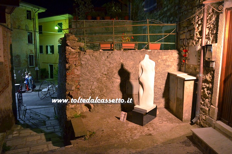 TORANO (Notte e Giorno 2016) - Scultura in marmo di Sylvie Loew Luzzati